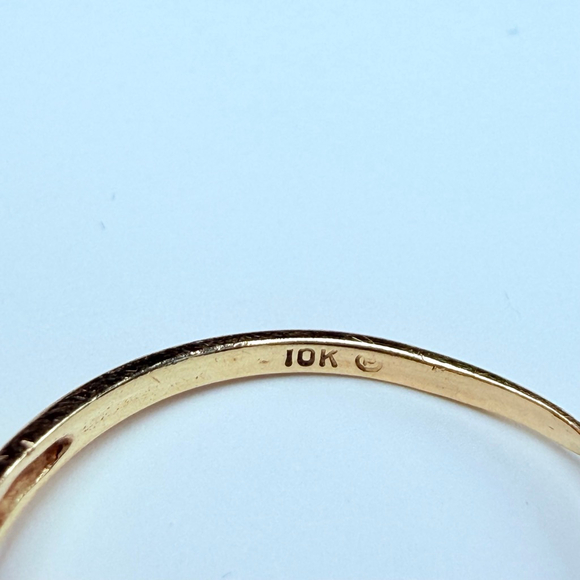 10K Solid Yellow Gold Plumb Milky White Real Opal & Diamond Heart Vintage Ring - Picture 4 of 11